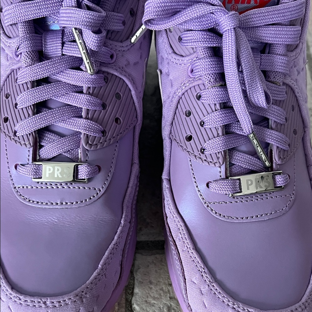Nike Women's Air Max 90 'Macaroon' in the lavender colorway - Picture 6 of 8